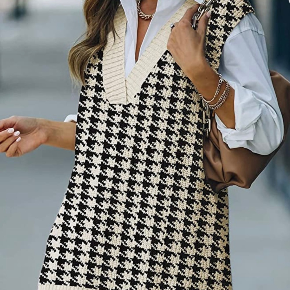 Oversized houndstooth V neck sweater vest